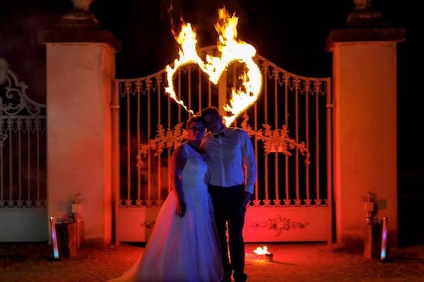 Feuer Herz bei einer Hochzeitsfeier